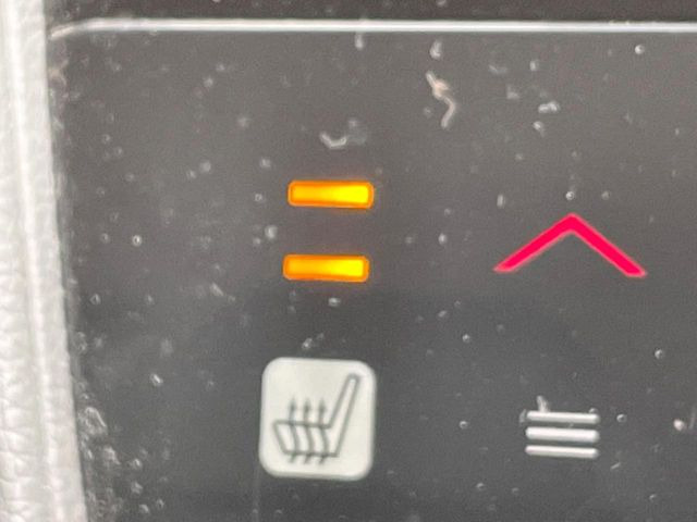 【シートヒーター】寒い日に重宝するシートヒーター!エアコンより早く温まってくれるので寒がりの人も安心ですね♪エアコンの温風は乾燥するから苦手、という方にもをおすすめです。