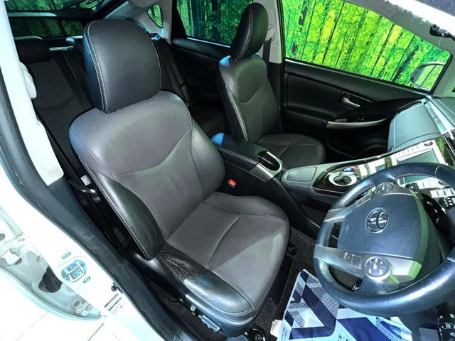 運転席シート廻りは使用感も少なく、良好な状態となっています。丁寧に使われていたことがよくわかりますね。