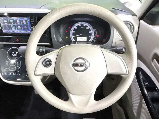 ステアリングも使用感が少なく、きれいな状態となっております♪