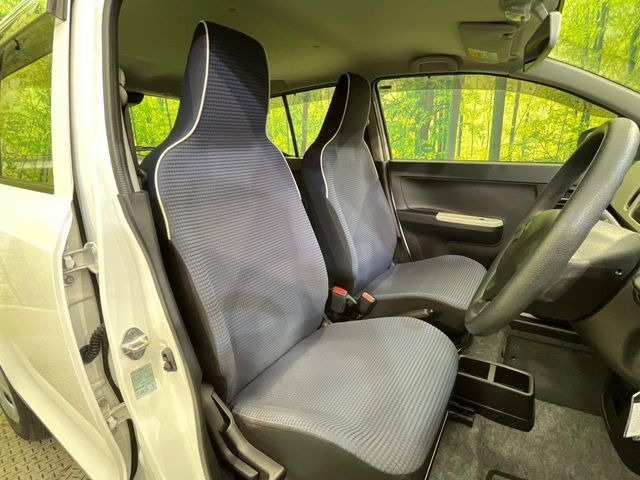 運転席シート廻りは使用感も少なく、良好な状態となっています。丁寧に使われていたことがよくわかりますね。