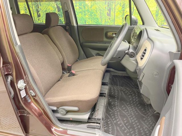 運転席シート廻りは使用感も少なく、良好な状態となっています。丁寧に使われていたことがよくわかりますね。