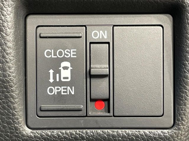 【パワースライドドア】スマートキーや運転席のスイッチでスライドドアの開閉が可能♪電動だから力を入れてドアを開ける必要が無く、小さいお子様でも、重い荷物を持っている時もラクに開け閉めできます♪