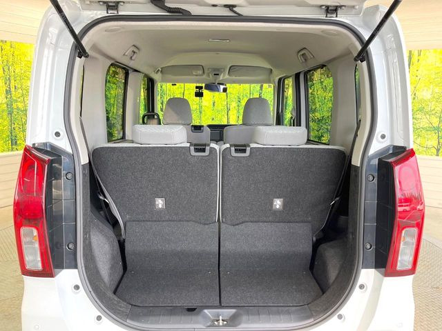 普段のお買い物や通勤、送迎等に十分な荷室スペースを確保しております。セカンドシートを倒すと、大きな荷物の積載も可能です♪