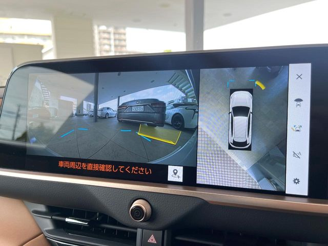 【パノラミックビューモニター】専用のカメラにより、上から見下ろしたような視点で360度クルマの周囲を確認することができます☆死角部分も確認しやすく、狭い場所での切り返しや駐車もスムーズに行えます。