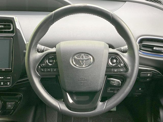【純正革巻きステアリング】上質な革を使用することで、手にしっかり馴染みとても運転しやすいハンドルです♪
