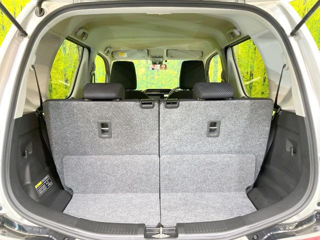 積み下ろしのしやすいデッキにはたっぷりと荷物を積み込んでいただけます。遊びから仕事まで、様々なシーンで頼れます♪