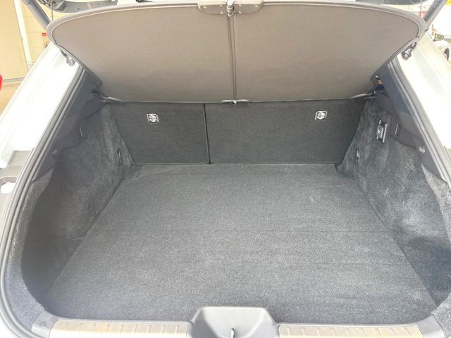 普段のお買い物や通勤、送迎等に十分な荷室スペースを確保しております。