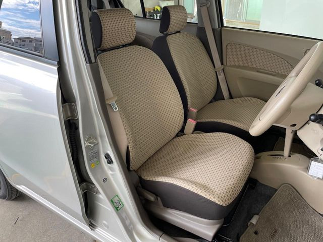 運転席シート廻りは使用感も少なく、良好な状態となっています。丁寧に使われていたことがよくわかりますね。