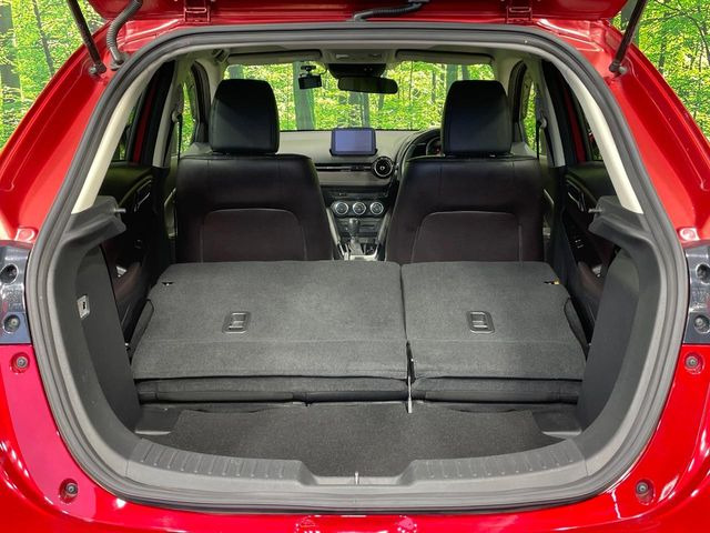コンパクトカーですが、セカンドシートは十分な広さがあり快適にお乗りいただけます♪シートを倒して大きな荷物を積んだりと、用途の幅が広い1台です。