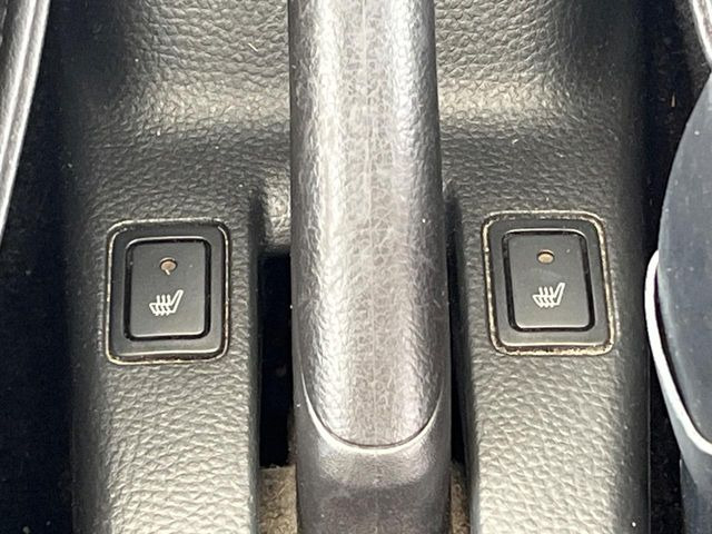 【シートヒーター】寒い日に重宝するシートヒーター!エアコンより早く温まってくれるので寒がりの人も安心ですね♪エアコンの温風は乾燥するから苦手、という方にもをおすすめです。