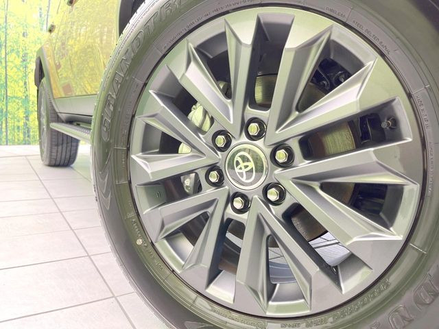 �y����20�C���`�A���~�z�C�[���z�O�ςɃ}�b�`���������A���~�z�C�[���𑕒����Ă���܂��B�e��ЊO�A���~�z�C�[����A�X�^�b�h���X�^�C�����戵�����Ă���܂��B���񂲑��k����������