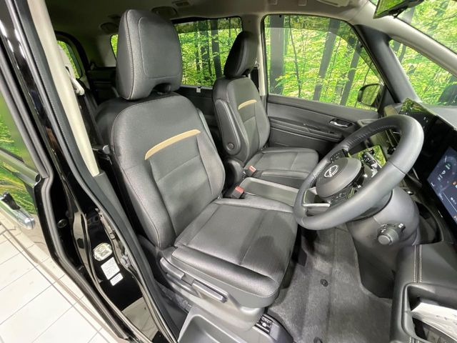 運転席シート廻りは使用感も少なく、良好な状態となっています。丁寧に使われていたことがよくわかりますね。