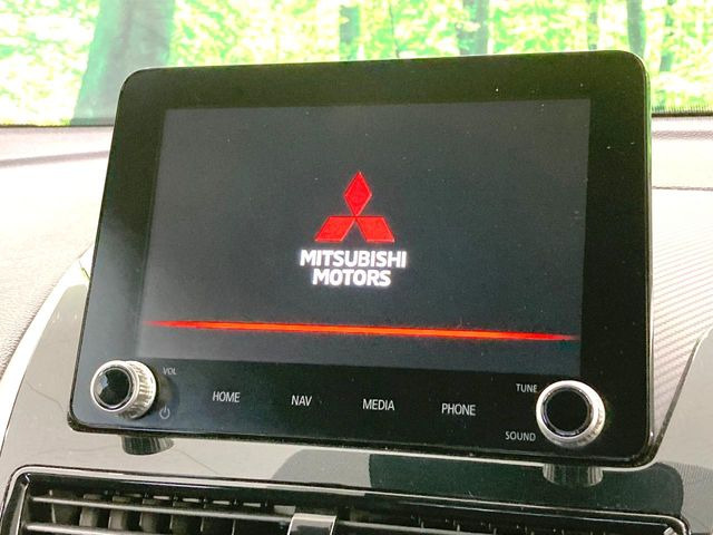 【純正8インチナビ】人気の純正ナビを装備。オーディオ機能も充実しており、Bluetooth接続すればお持ちのスマホやMP3プレイヤーの音楽を再生可能!毎日の運転がさらに楽しくなります!!