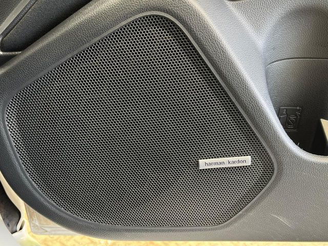 �yHarman Kardon �T�E���h�V�X�e���z�[���̃i�r�@�\�͂������A���x�ȃ`���[�j���O�\�͂����ڂ���Ă���A�������ȉ��y�����y���݂��������܂���