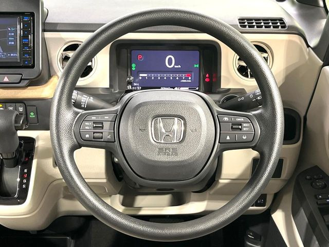 【ステアリングスイッチ】運転中、前方から目線をそらすことなく、オーディオ等の操作が可能な便利機能!安心&快適なドライブを演出してくれます♪