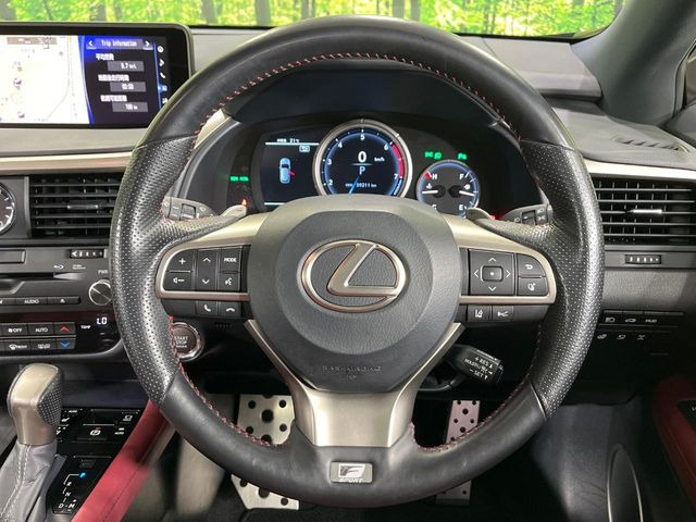 【ステアリングスイッチ】運転中、前方から目線をそらすことなく、オーディオ等の操作が可能な便利機能!安心&快適なドライブを演出してくれます♪