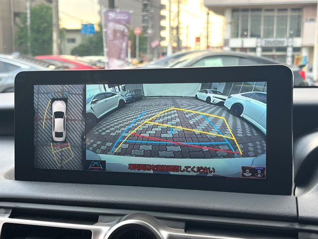 【パノラミックビューモニター】専用のカメラにより、上から見下ろしたような視点で360度クルマの周囲を確認することができます☆死角部分も確認しやすく、狭い場所での切り返しや駐車もスムーズに行えます。