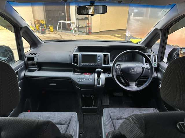 兵庫県尼崎市にミニバンを中心に『お値打ち価格』で展示している良質中古車専門店です。事故歴修復歴なしの車両限定で取り扱い!。関西地域で最もお得な価格かつ最良質車をご提供できるよう努めております。