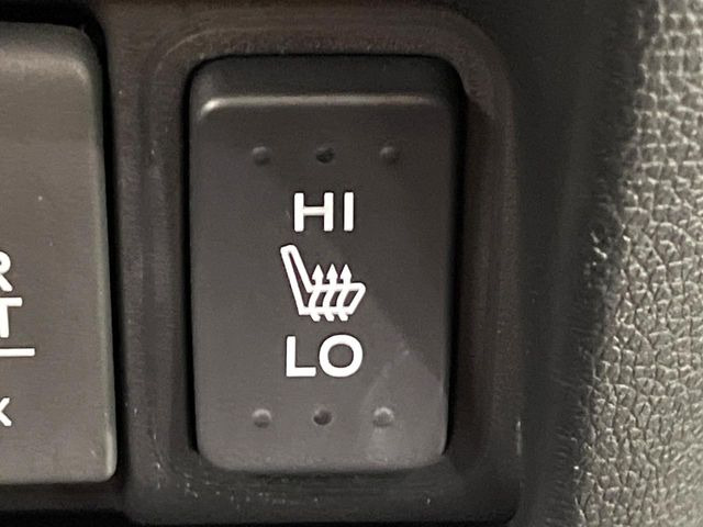 【前席シートヒーター】寒い日に重宝するシートヒーター!エアコンより早く温まってくれるので寒がりの人も安心ですね♪エアコンの温風は乾燥するから苦手、という方にもをおすすめです。