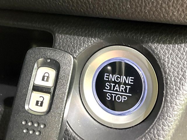 �yHonda�X�}�[�g�L�[�z�J�o����|�P�b�g�ɓ��ꂽ�܂܂ł��h�A�̎{���E�������\�ȃX�}�[�g�L�[�𑕔��B�G���W���̃I���E�I�t�����J�M�����o���K�v����������Ƃ��Ă��֗��ł���