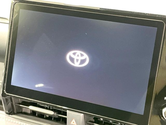【純正10型ディスプレイオーディオ】視認性が高いディスプレイ付きオーディオを装備♪操作性も良好で直感的なソース選択が可能です。バックカメラを接続すれば後退時のカメラ画像もチェックでき便利!