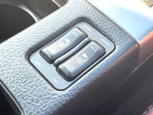 【シートヒーター】寒い日に重宝するシートヒーター!エアコンより早く温まってくれるので寒がりの人も安心ですね♪エアコンの温風は乾燥するから苦手、という方にもをおすすめです。