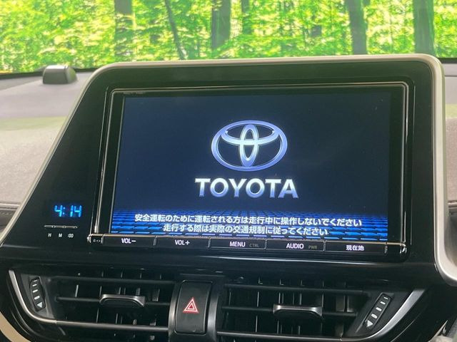 【純正9型ナビ】人気の純正ナビを装備。オーディオ機能も充実しており、Bluetooth接続すればお持ちのスマホやMP3プレイヤーの音楽を再生可能!毎日の運転がさらに楽しくなります!!