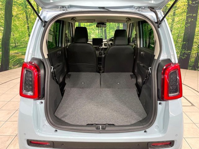 普段のお買い物や通勤、送迎等に十分な荷室スペースを確保しております。セカンドシートを倒すと、大きな荷物の積載も可能です♪