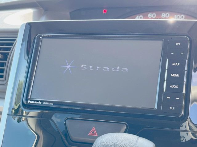 【ナビゲーション】使いやすいナビで目的地までしっかり案内してくれます。各種オーディオ再生機能も充実しており、お車の運転がさらに楽しくなります!!