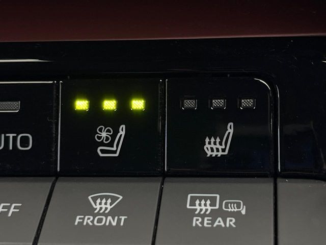 【シートベンチレーション】夏場は涼しい風でお尻や背中の熱やムレを防ぎ、冬はエアコンよりも早く温まってポカポカに!レザーシートにうれしい装備で、季節を問わず快適に過ごせます。