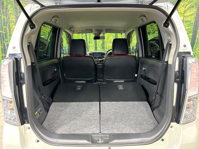 普段のお買い物や通勤、送迎等に十分な荷室スペースを確保しております。セカンドシートを倒すと、大きな荷物の積載も可能です♪