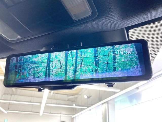 【デジタルルームミラー】後席の大きな荷物や同乗者で後方が確認しづらい時でも安心!カメラが撮影した車両後方の映像をルームミラー内に表示。クリアな視界で状況の確認が可能です!