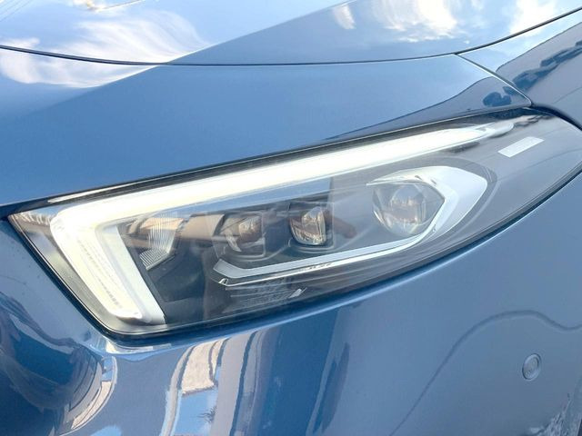 ●LEDヘッドライト:夜間走行時も良好な視界を確保し安心して運転できる高輝度LEDヘッドライトを装備!点灯速度が早く、消費電力も抑えられています。