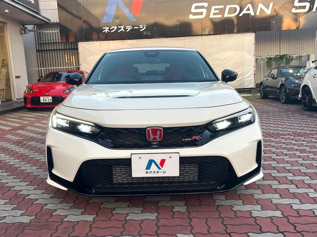 弊社では、全車『修復歴なし』のお車のみ取り扱っております。専任バイヤーによる厳選した仕入れの後、入庫後の車両チェックを行い、ネクステージが認定した高品質な中古車をご提供しております。