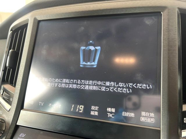 【メーカー純正ナビ】インテリアに溶け込むスタイリッシュな「専用設計」メーカーナビを装備♪視認性や操作性など基本性能にも優れ、より上質なカーライフをお楽しみいただけます。