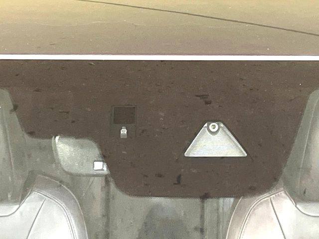 【スマートブレーキサポート】走行中に前方の車両等を認識し、衝突しそうな時は警報とブレーキで衝突回避と被害軽減をアシスト。より安全にドライブをお楽しみいただけます。