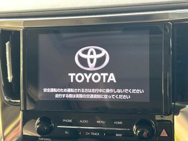 【ナビ機能付き9型ディスプレイオーディオ】ナビ機能搭載の他、お持ちのスマートフォンと連携して、ナビやbluetoothでの音楽再生が可能です♪デザインはもちろん操作性も良好!