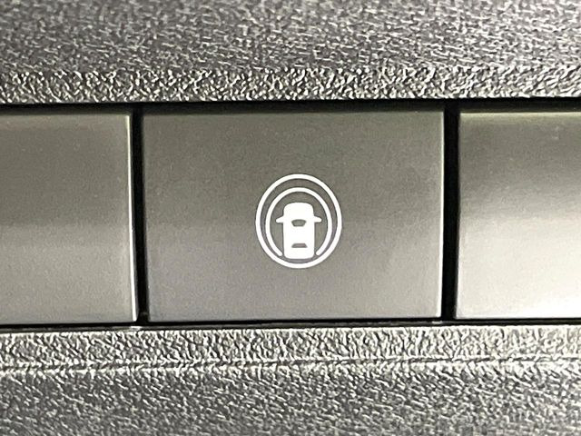 【インテリジェントエマージェンシーブレーキ】フロントカメラで前方の車両や歩行者を検知。衝突しそうな時は衝突被害軽減ブレーキが作動、衝突回避をサポート。より安全にドライブをお楽しみいただけます。