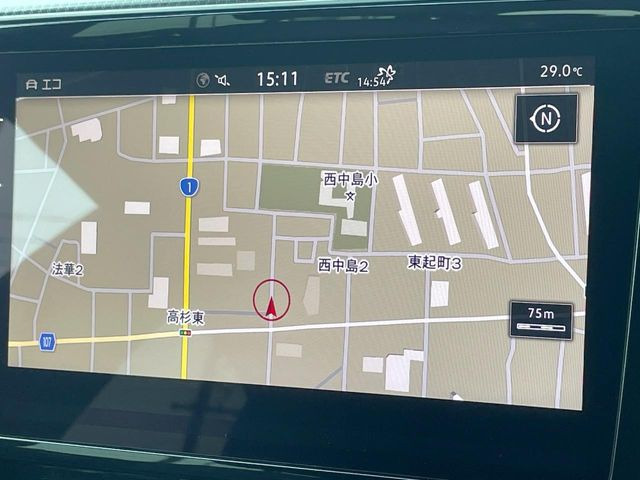●純正ナビ:一体感のあるナビは、高級感ある車内を演出してくれます。オーディオ機能も充実しておりますので、運転もより楽しめます♪