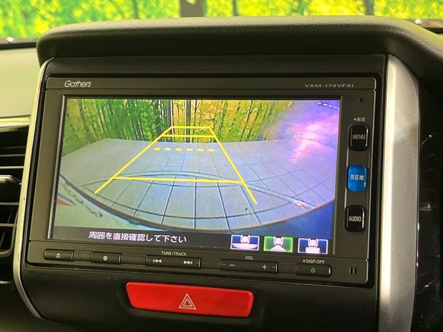 【バックカメラ】駐車時に後方がリアルタイム映像で確認できます。大型商業施設や立体駐車場での駐車時や、夜間のバック時に大活躍!運転スキルに関わらず、今や必須となった装備のひとつです!