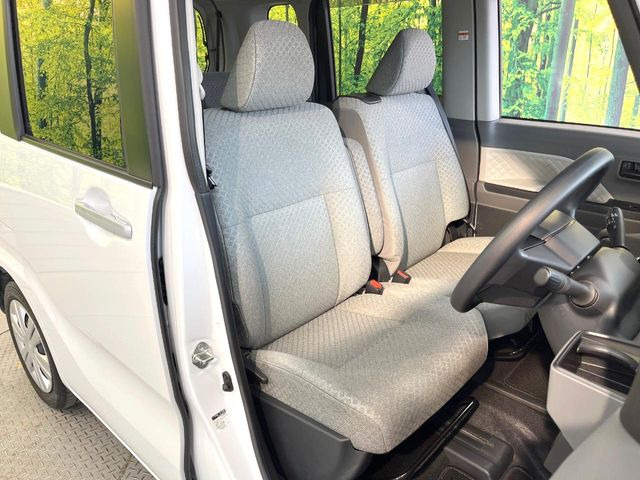 運転席シート廻りは使用感も少なく、良好な状態となっています。前オーナー様が丁寧に使っていたことがよくわかりますね。