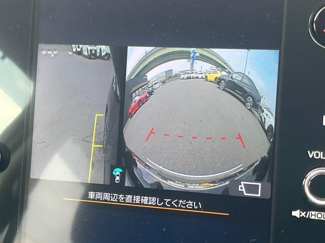 【フロント&サイドカメラ】ドライバーから見にくい死角部分を映像で確認できる前方と左側面にカメラを装着。見通しがきかない場所や住宅密集地などを運転することが多い人におすすめの安心装備です。