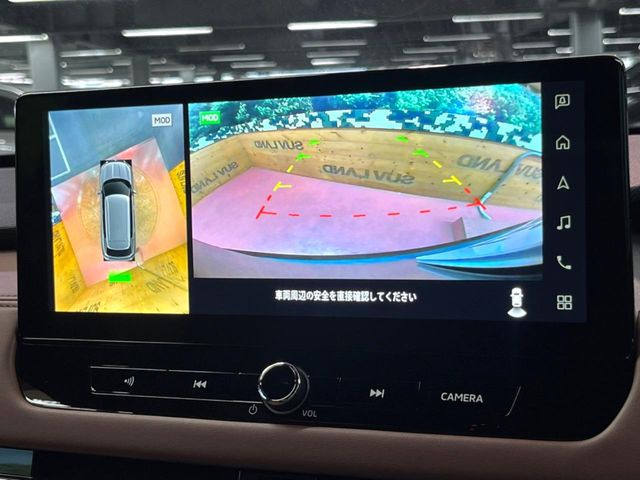 【マルチアラウンドモニター】専用のカメラにより、上から見下ろしたような視点で360度クルマの周囲を確認することができます☆死角部分も確認しやすく、狭い場所での切り返しや駐車もスムーズに行えます。