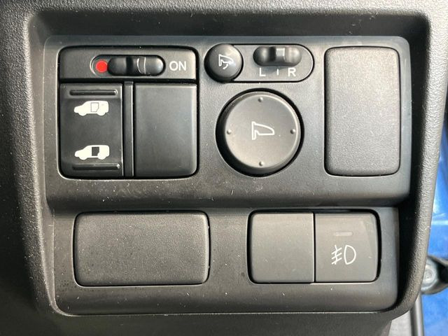 【パワースライドドア】スマートキーや運転席のスイッチでスライドドアの開閉が可能♪電動だから力を入れてドアを開ける必要が無く、小さいお子様でも、重い荷物を持っている時もラクに開け閉めできます♪