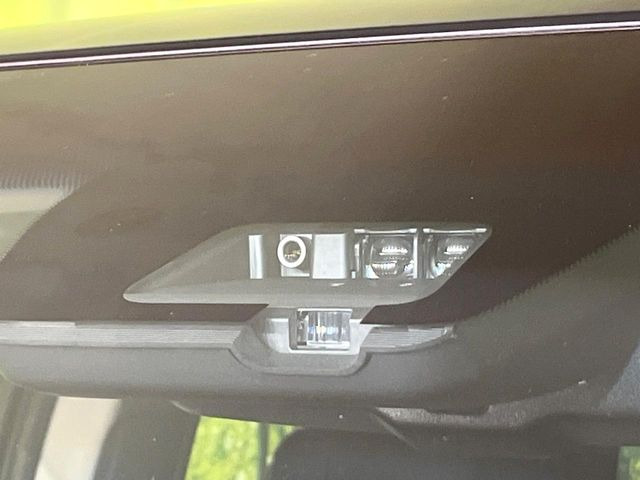 【三菱e-Assist】走行中に前方の車両等を認識し、衝突しそうな時は警報とブレーキで衝突回避と被害軽減をアシスト。より安全にドライブをお楽しみいただけます。