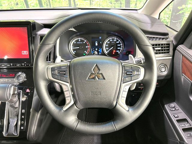 【レーダークルーズコントロール】高速道路での長距離走行が楽に!!自動で速度を保つクルーズコントロールが、衝突軽減システムと連携し、前方の車両を感知して車間を保つように速度調節してくれます!!
