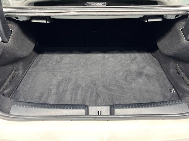 ●トランクルーム:趣味が広がる収容スペース!これだけの広さがあればお買い物やレジャーなどにも最適です!使用感も少なくきれいな状態を維持しております。