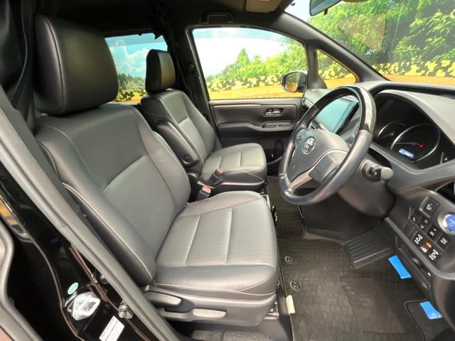 運転席シート廻りは使用感も少なく、良好な状態となっています。丁寧に使われていたことがよくわかりますね。
