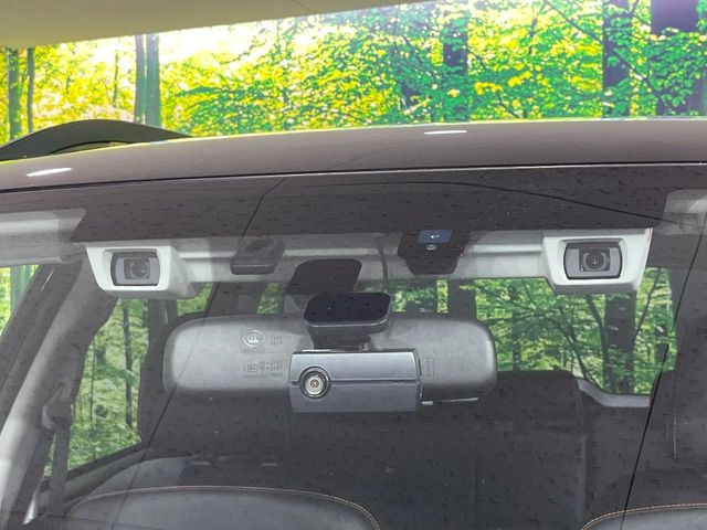 【アイサイトVer3】前方の車両等を検知し、衝突しそうな時は警報で注意を促し、ブレーキを踏む力をサポート。ブレーキを踏めなかった場合は衝突被害軽減ブレーキが作動、衝突回避をサポートします。