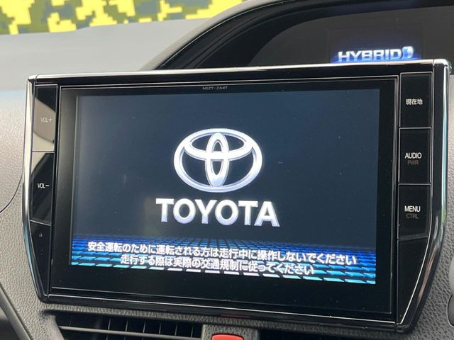 【純正10インチナビ】人気の純正ナビを装備しております。ナビの使いやすさはもちろん、オーディオ機能も充実!キャンプや旅行はもちろん、通勤や買い物など普段のドライブも楽しくなるはず♪